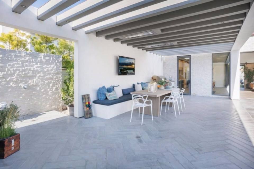 Residence in Newport Beach by KRS Development