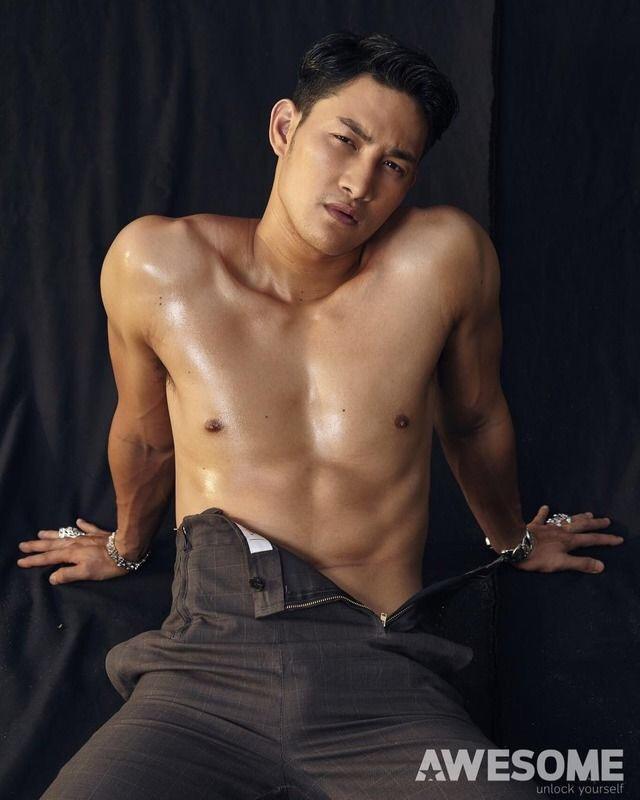 หนุ่มหล่อเซ็กซี่เป้าตุงริมชายหาด
