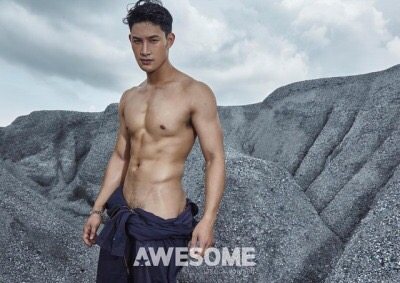 หนุ่มหล่อเซ็กซี่เป้าตุงริมชายหาด