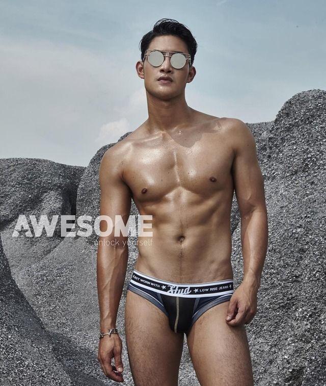 หนุ่มหล่อเซ็กซี่เป้าตุงริมชายหาด