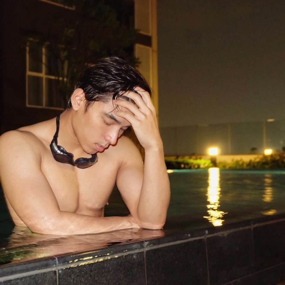 ส่องชาย02