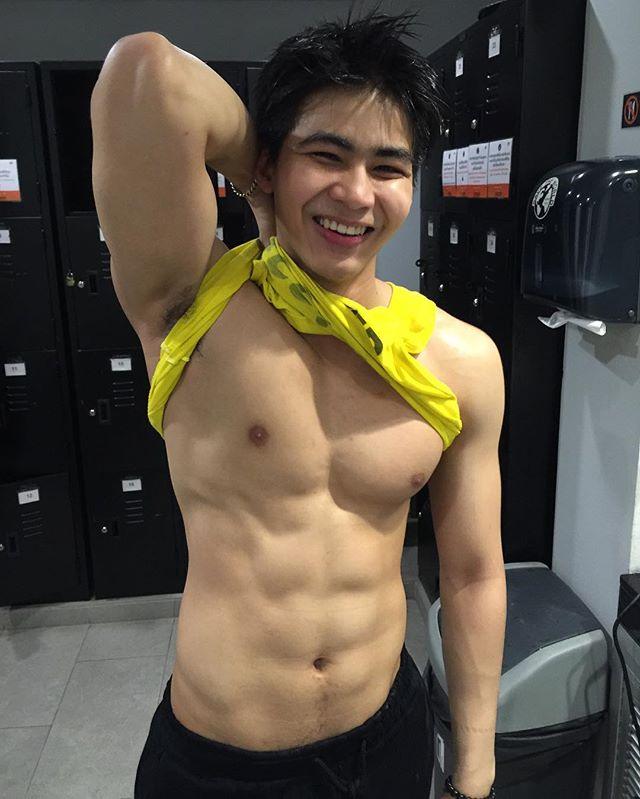 ส่องหมีแซ่บ
