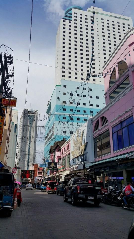 ลีการ์เด้นซ์โรงแรมสูง33ชั้น