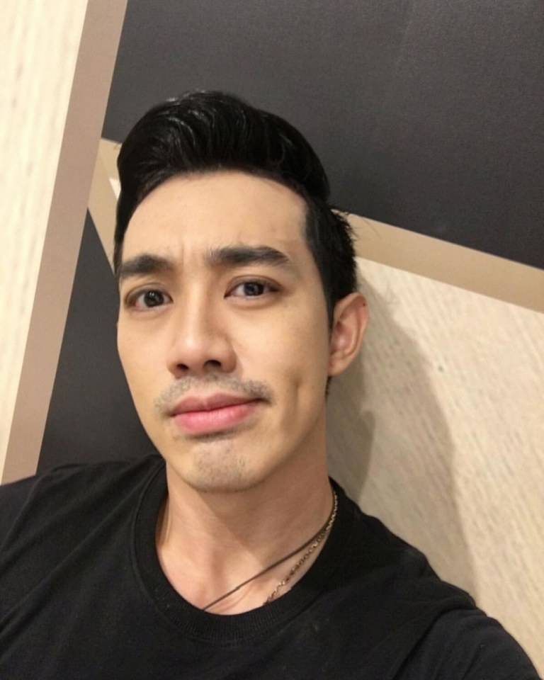 อาภรณ์ดำ 2,223
