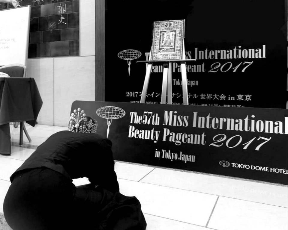 นางสาวรติยาภรณ์ ชูแก้ว Miss International Thailand 2017 แสดงความไว้อาลัยในหลวงรัชกาลที่ 9