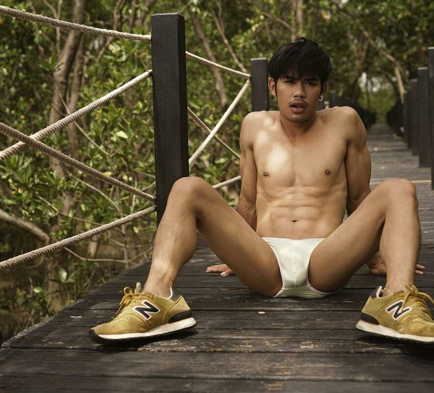 hot male 245 (18+)