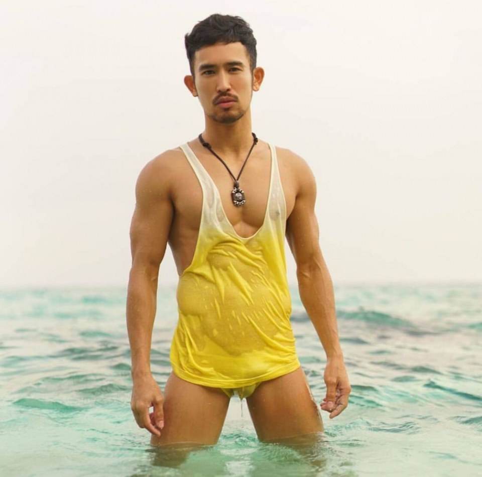 hot male 246 (18+)