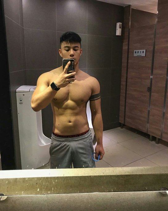 hot male 246 (18+)