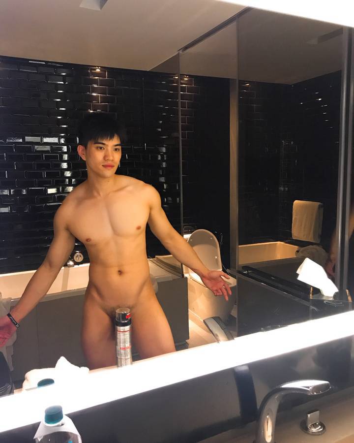 hot male 246 (18+)