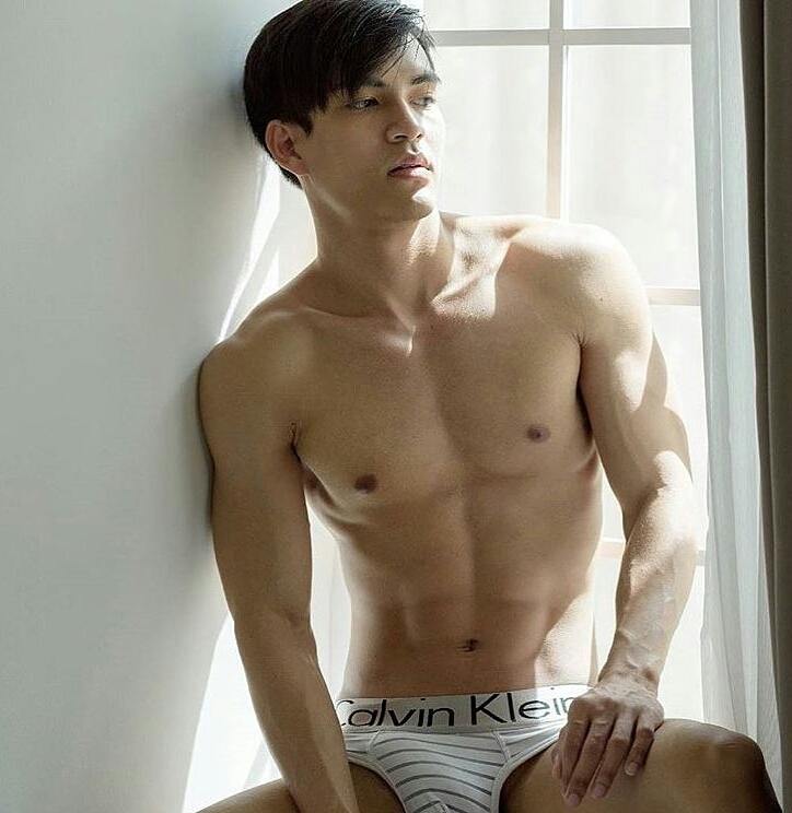 hot male 246 (18+)