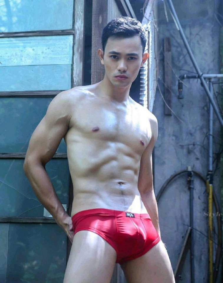 hot male 246 (18+)