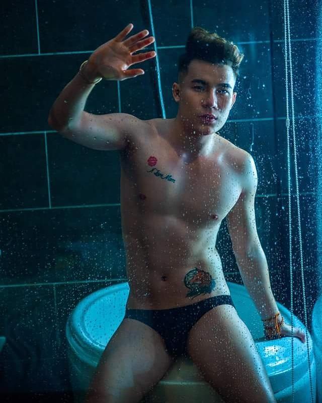 hot male 246 (18+)