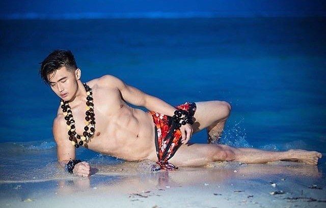 hot male 246 (18+)