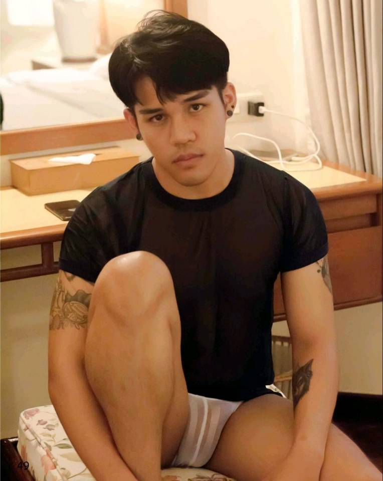 hot male 246 (18+)