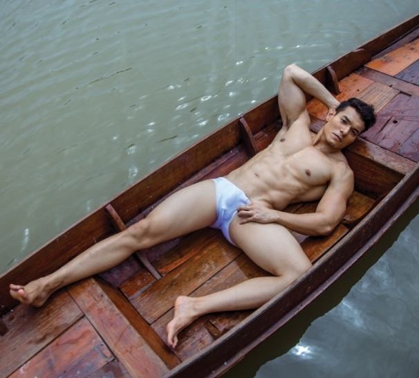 hot male 246 (18+)