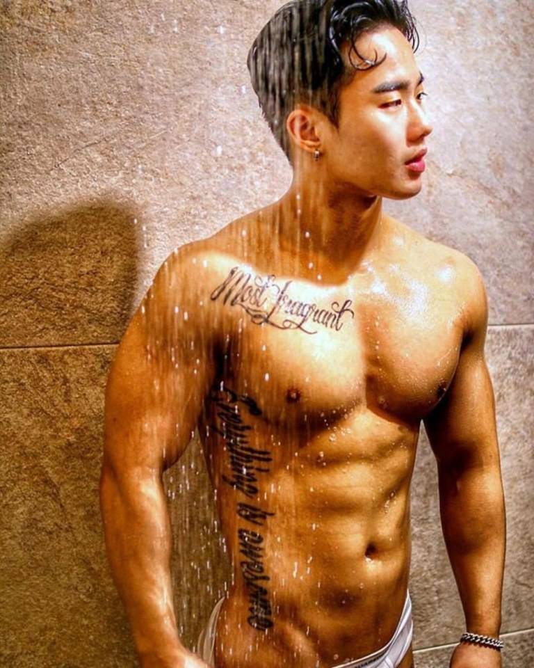 hot male 246 (18+)
