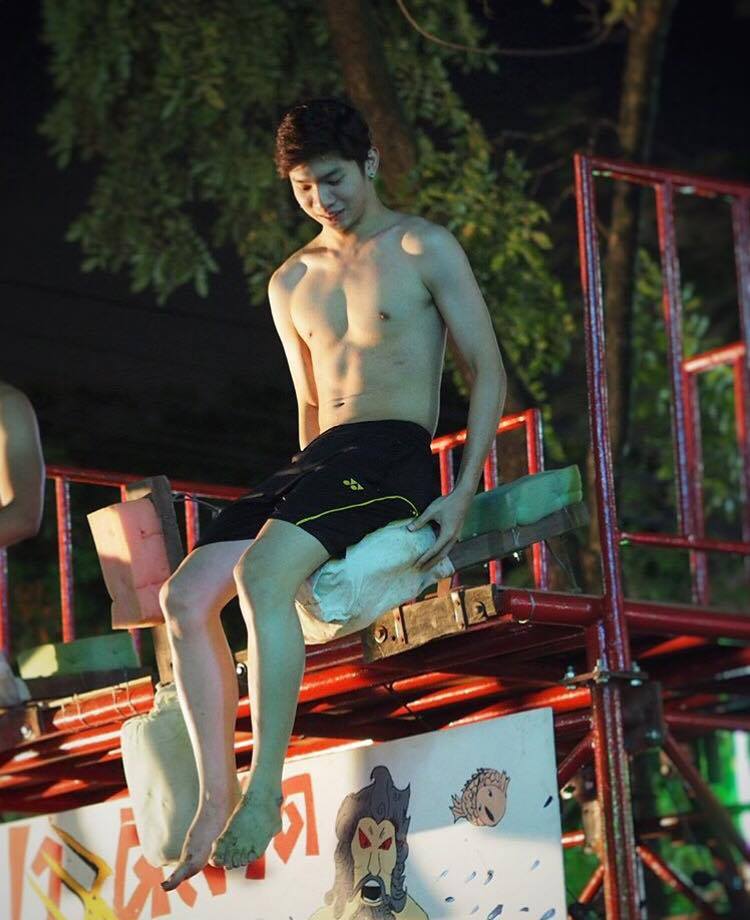 หนุ่มน้อยตกน้ำ