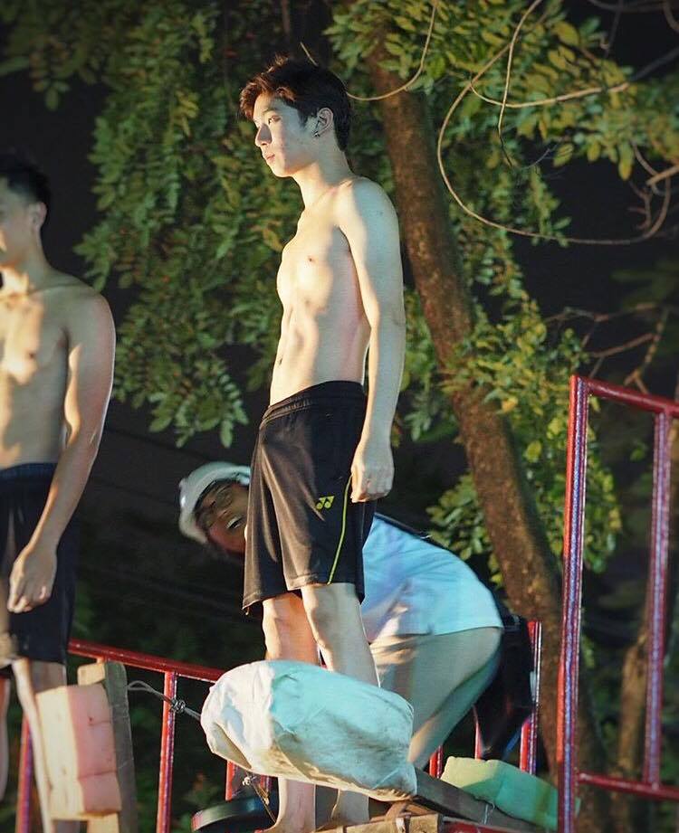 หนุ่มน้อยตกน้ำ