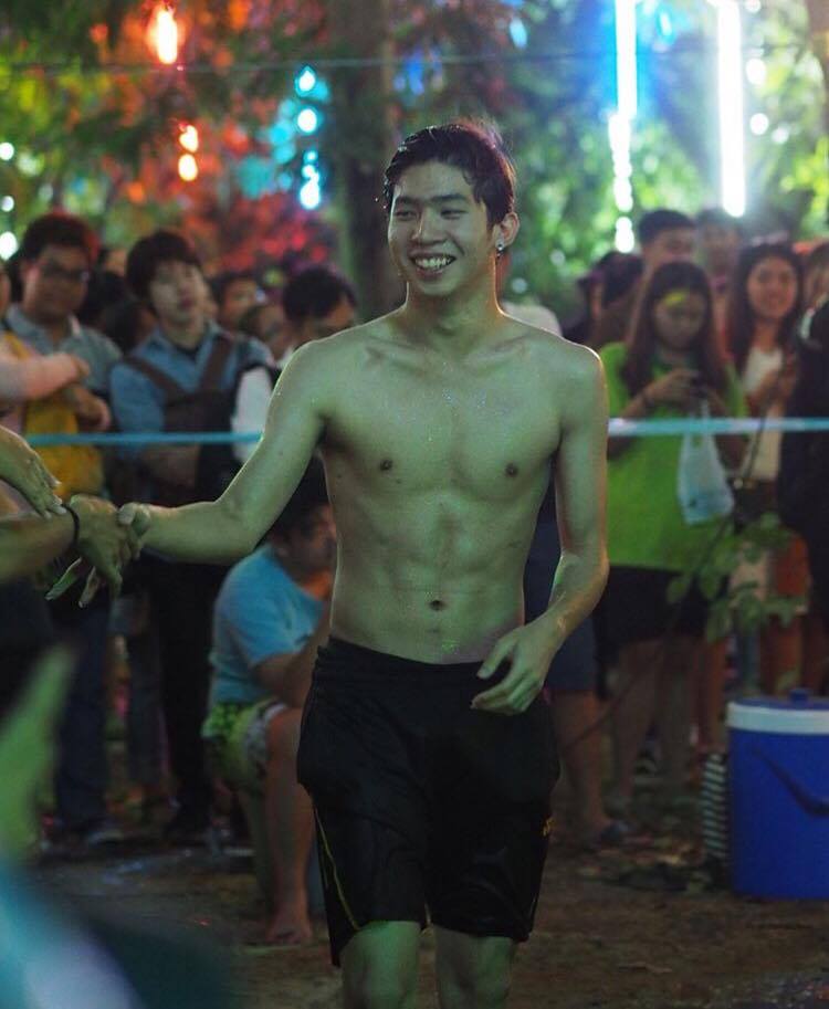 หนุ่มน้อยตกน้ำ