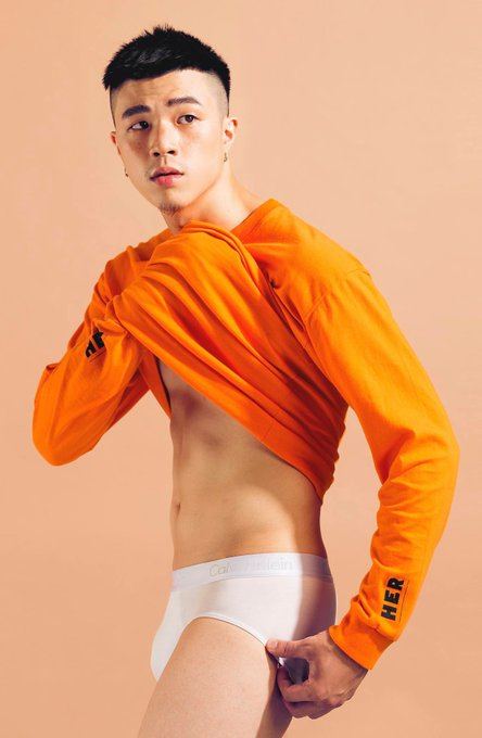 hot male 248 (18+)