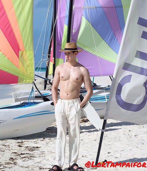 hot male 248 (18+)