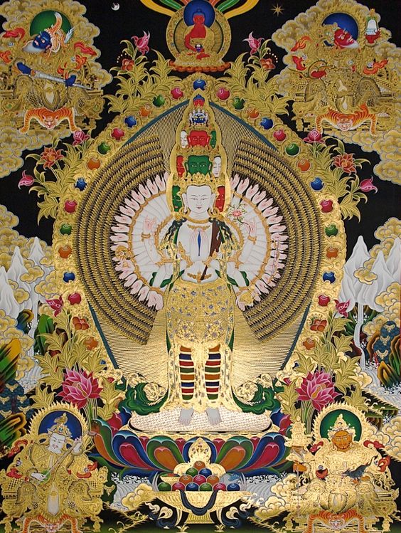 ประวัติความเป็นมาแห่งพระโพธิสัตว์กวนอิม มหาโพธิสัตว์กวนอิมคนไทยให้ความเคารพนับถือเป็นจำนวนมาก พระโพธิสัตว์กวนอิมเกิดชาติสุดท้ายเป็นมนุษย์ แต่เดิมเป็นเทพธิดา ได้จุติลงมายังโลกมนุษย์ เพื่อมาช่วยปลดเปล