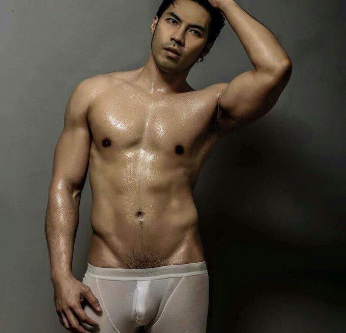 hot male 250 (18+)