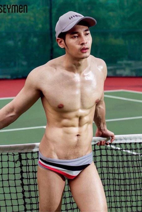 hot male 250 (18+)