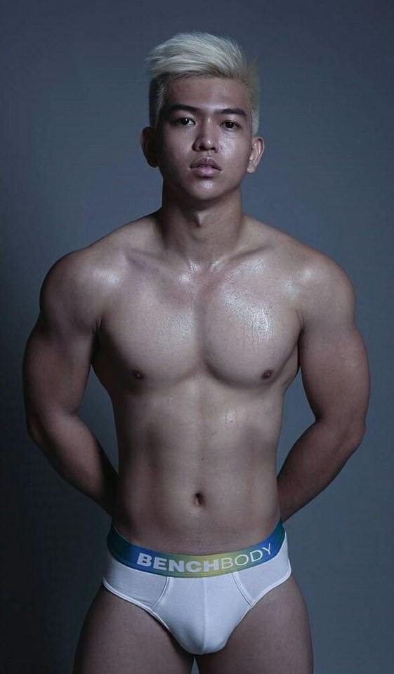 hot male 251 (18+)