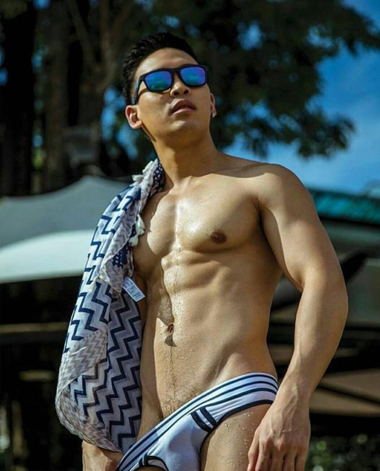 hot male 251 (18+)