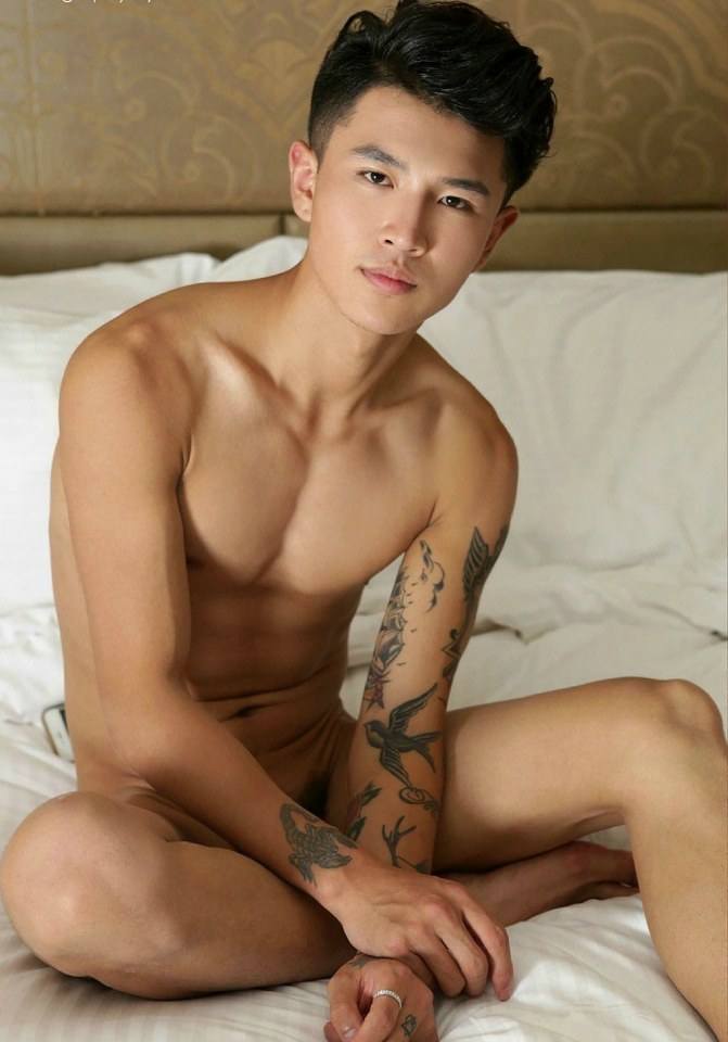 hot male 251 (18+)