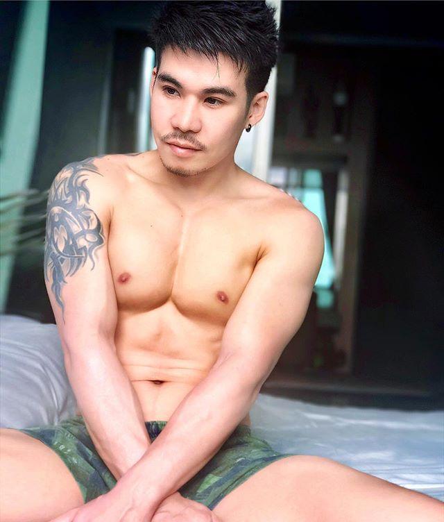 เมื่อเขาโชว์
