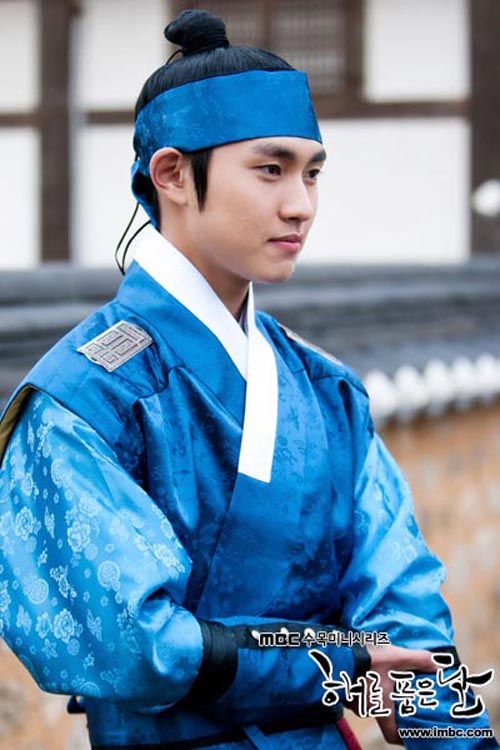 The Moon That Embraces the Sun