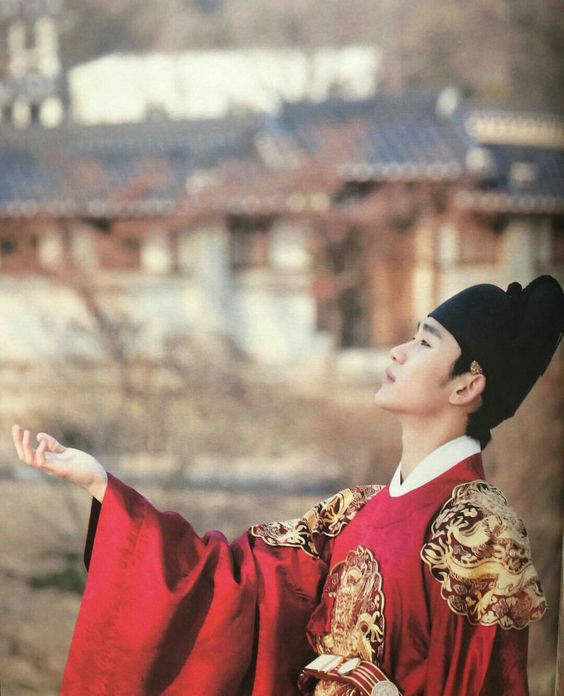 The Moon That Embraces the Sun