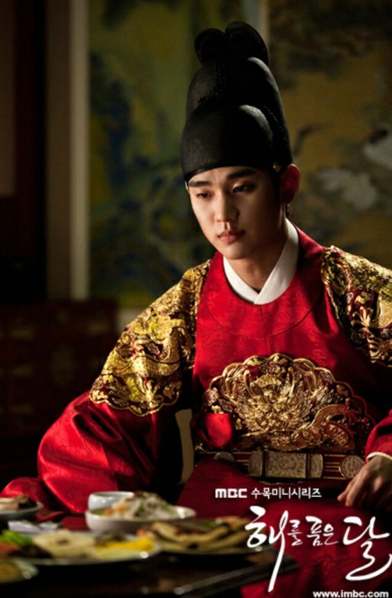 The Moon That Embraces the Sun