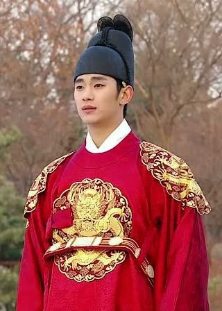 The Moon That Embraces the Sun