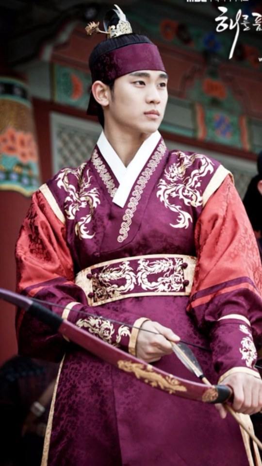 The Moon That Embraces the Sun