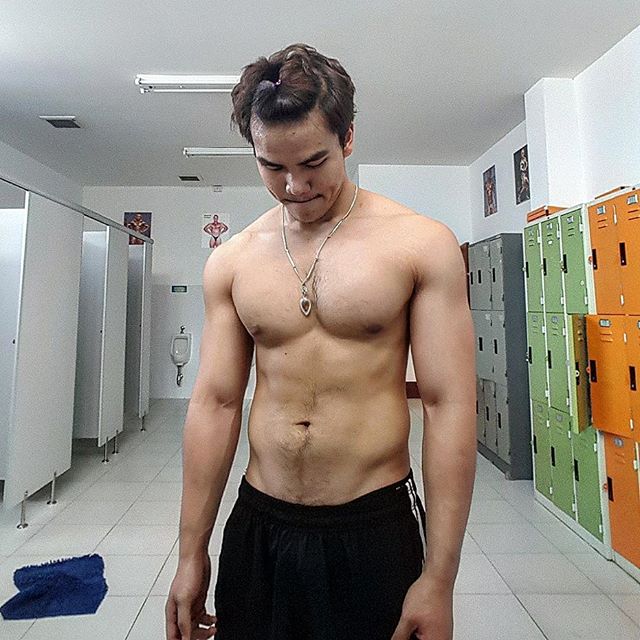 เลียกล้ามนม