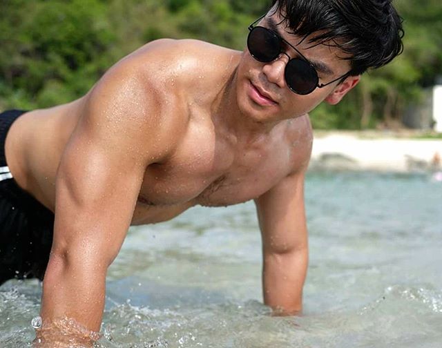 เลียกล้ามนม