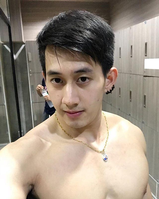 เลียกล้ามนม