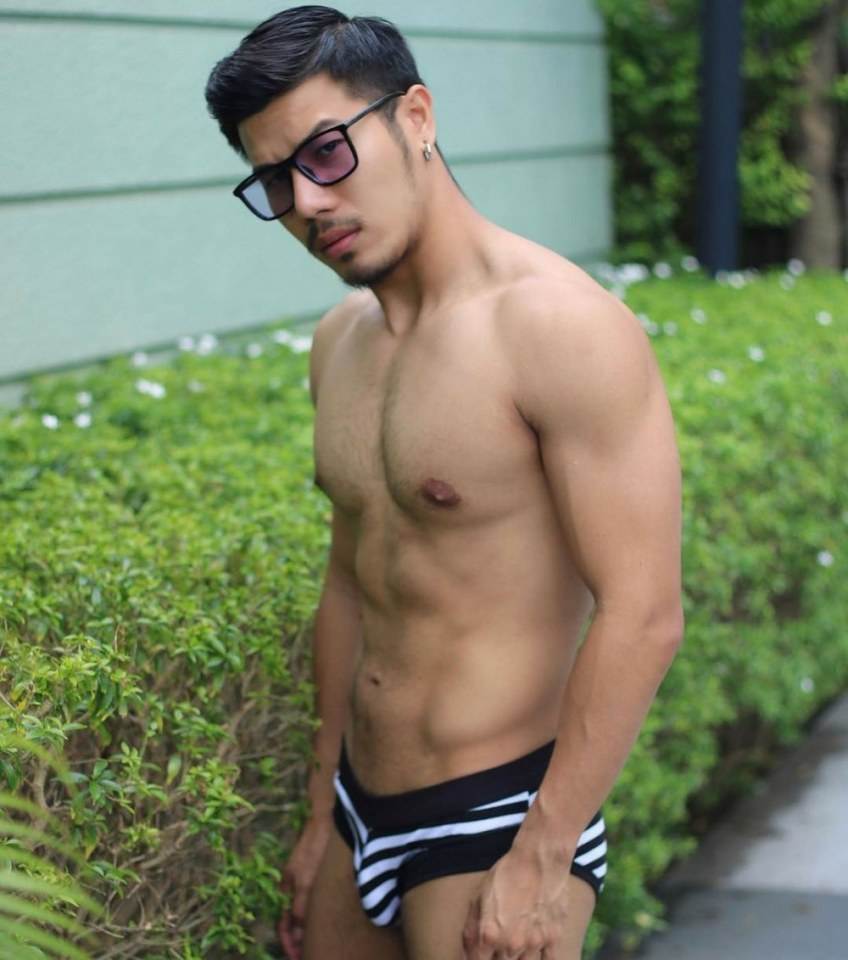 hot male 252 (18+)