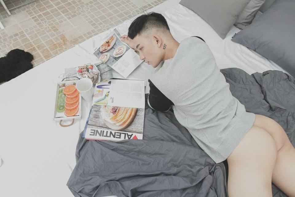 hot male 252 (18+)