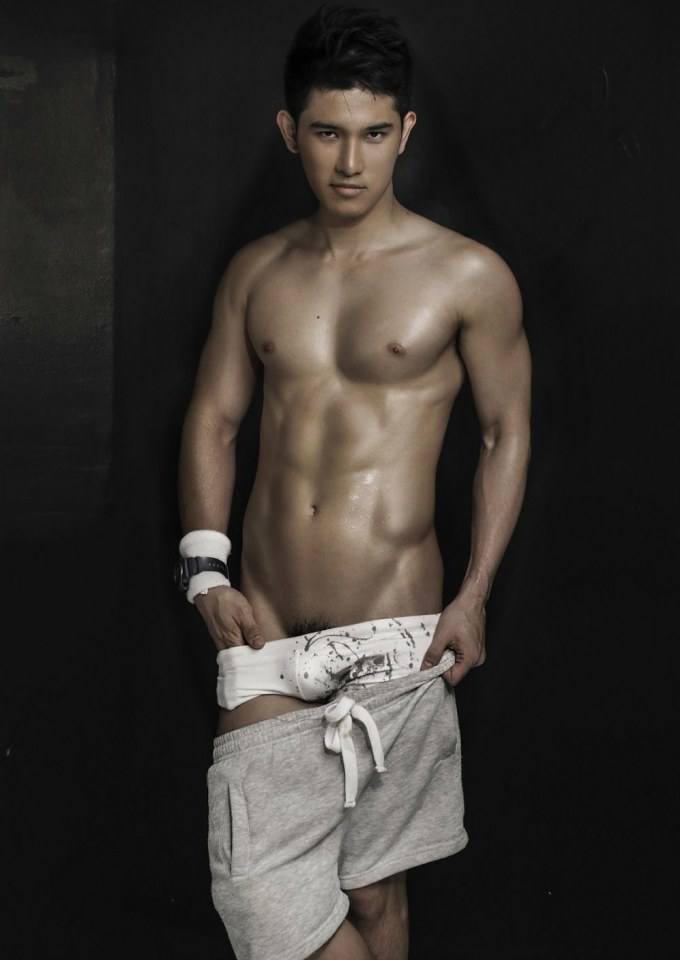 hot male 252 (18+)