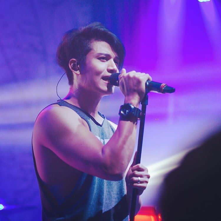 "อาลีฟ" นักร้องนำ วง PARATA หล่อคมเข้ม หุ่นดี