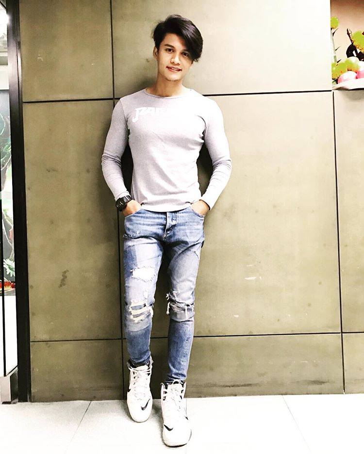 "อาลีฟ" นักร้องนำ วง PARATA หล่อคมเข้ม หุ่นดี