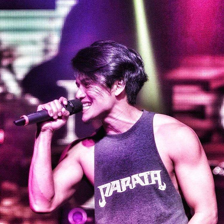 "อาลีฟ" นักร้องนำ วง PARATA หล่อคมเข้ม หุ่นดี