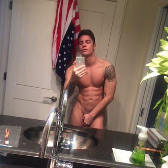 hot male 255 (18+)