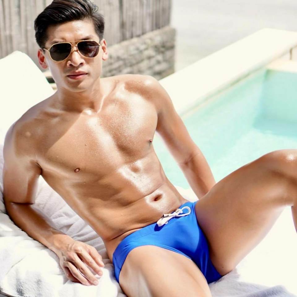 hot male 255 (18+)
