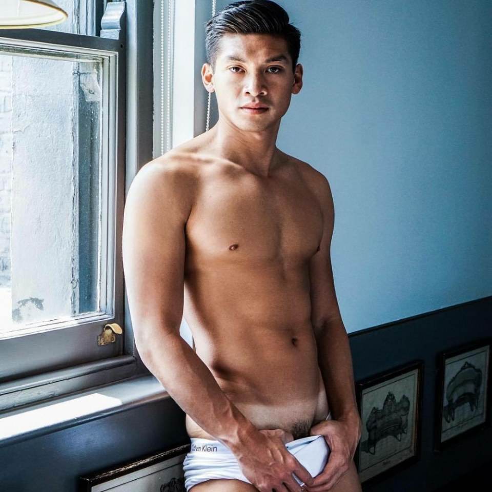 hot male 255 (18+)