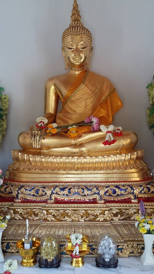 พระพุทธปฏิมาทีฆายุมหมงคล นี้ประชาชนส่วนใหญ่เรียกว่า “หลวงพ่อดำ”ขอได้ทุกอย่าง ยกเว้นความรัก